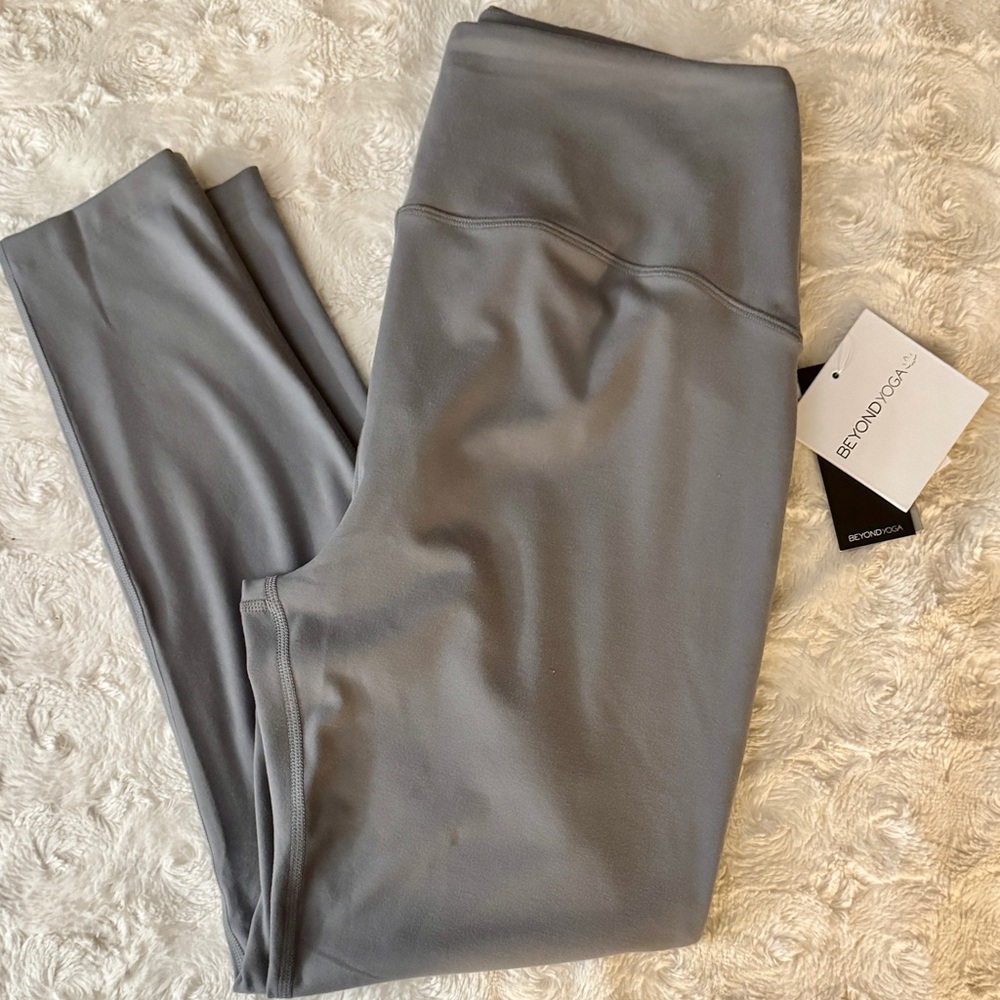 Women's Beyond Yoga Leggings - Picture 7 of 7